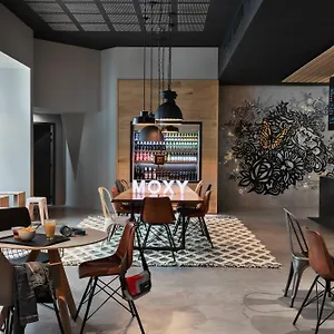 3* ホテル Moxy Lyon Airport